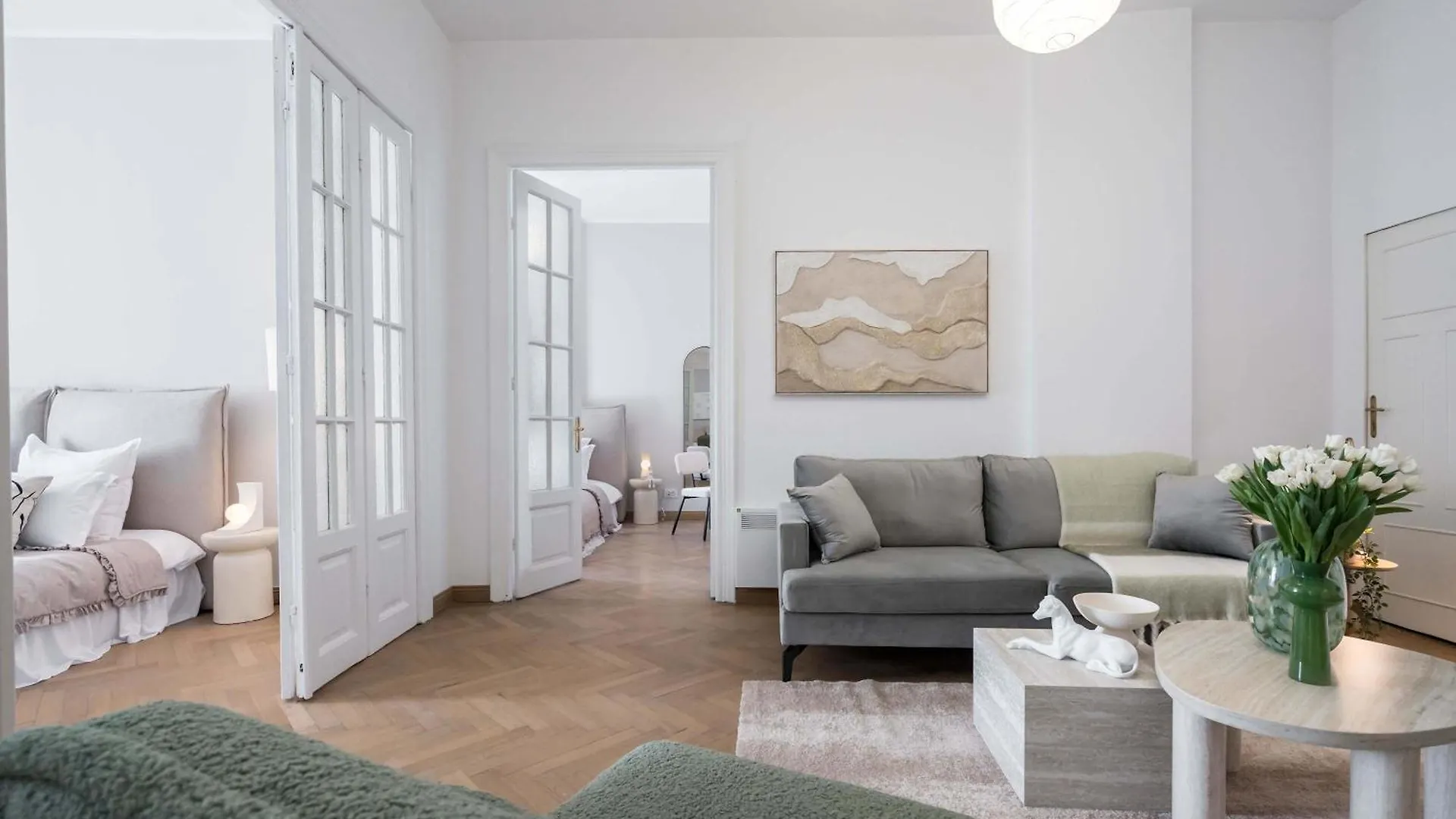 Stunning 3Br - Balcony Overlooking Calea Victoriei Bucharest 0*,  Romania