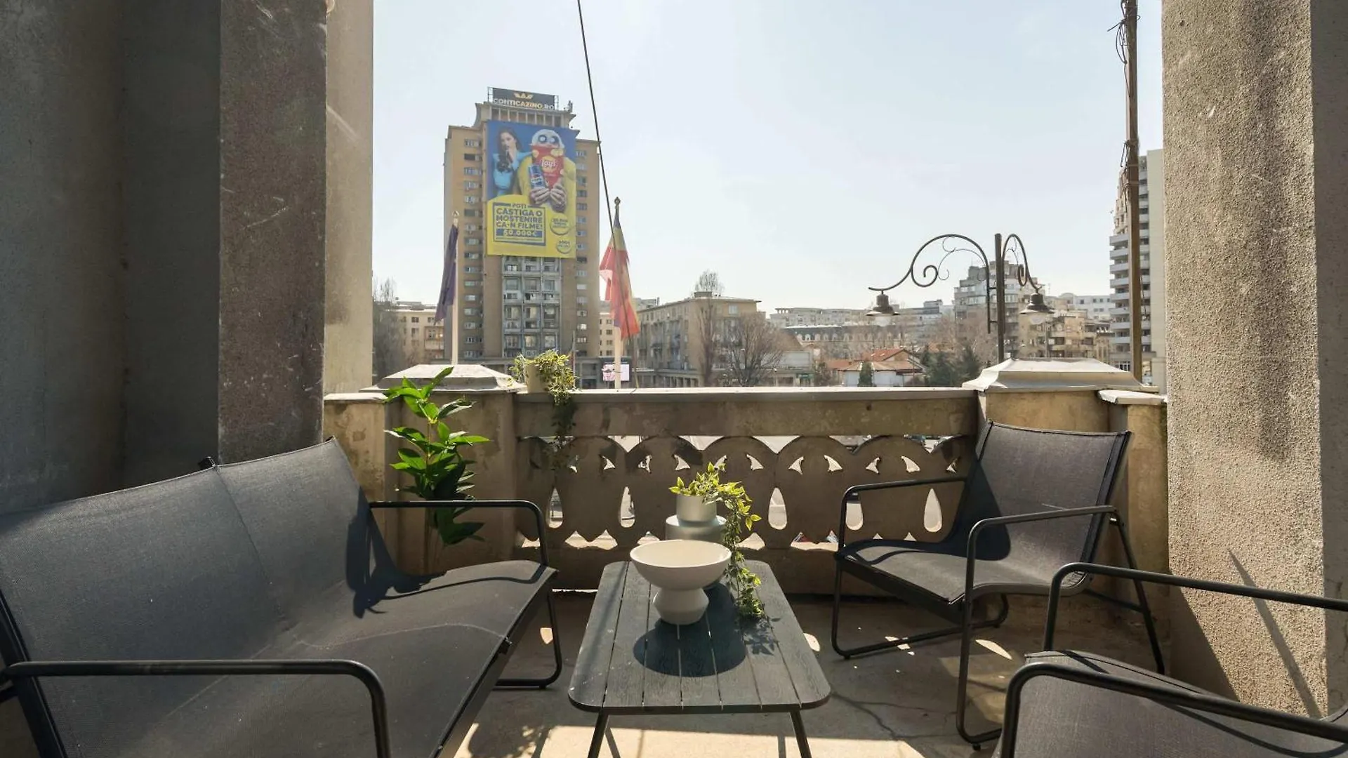 Apartment Stunning 3Br - Balcony Overlooking Calea Victoriei Bucharest Romania