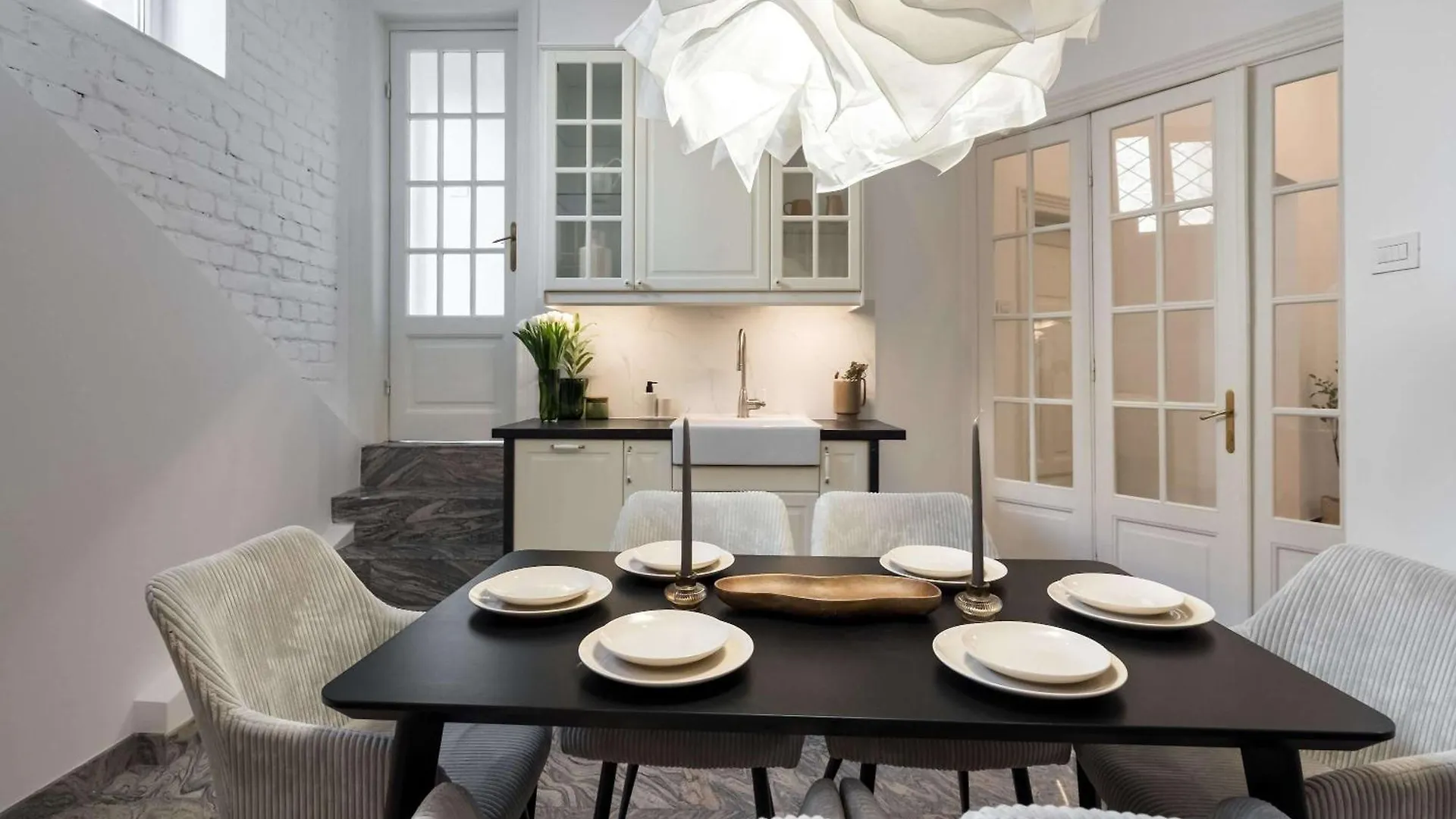 Stunning 3Br - Balcony Overlooking Calea Victoriei Bucarest Appartamento