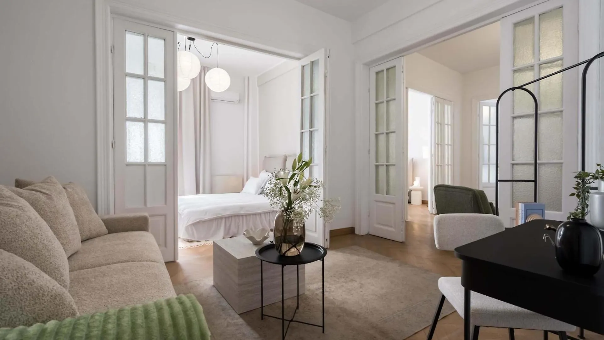 Stunning 3Br - Balcony Overlooking Calea Victoriei location