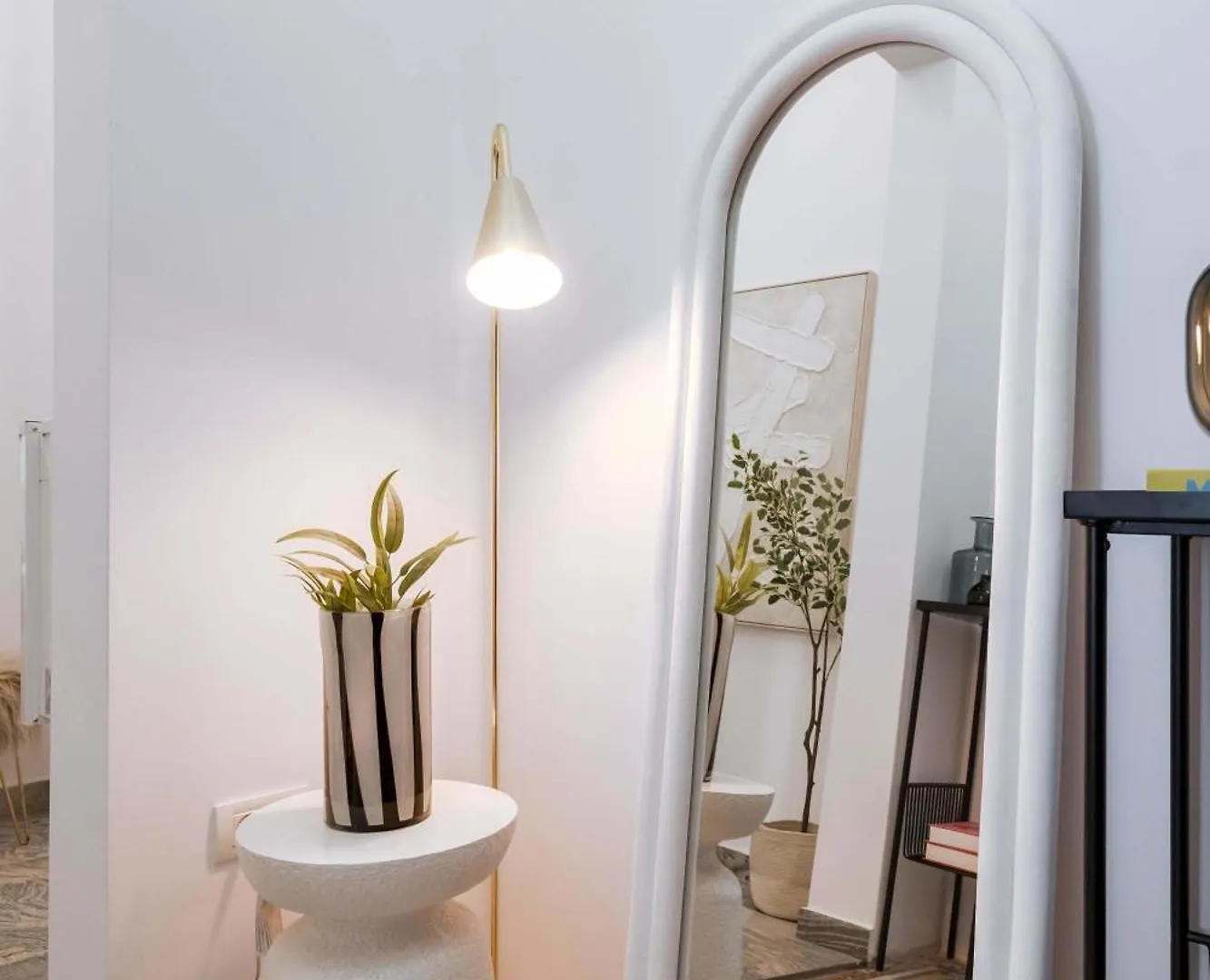 Stunning 3Br - Balcony Overlooking Calea Victoriei Bucharest